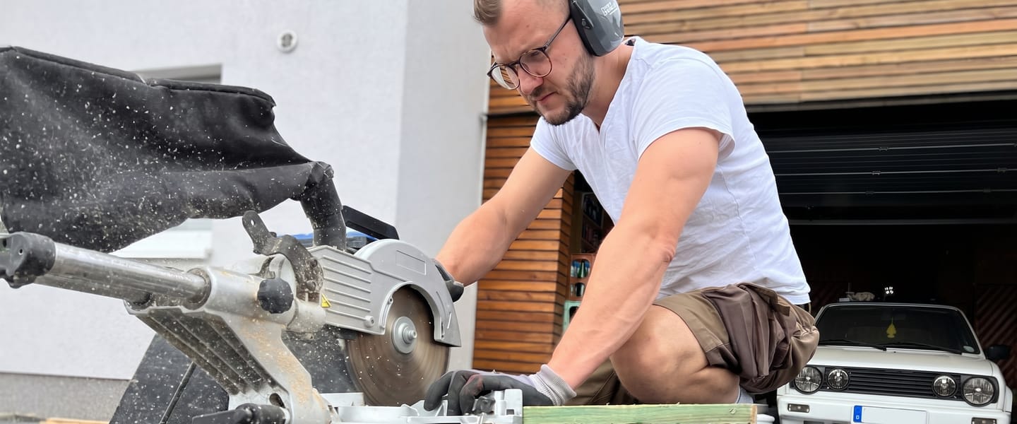 Laufende Betreuung & Übersicht. Mit künstlicher Intelligenz erzeugtes Symbolbild.